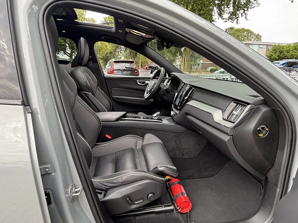 Volvo XC60 T6 Recharge AWD Ultimate Dark Pano 360 Hea uit 2023, foto 14