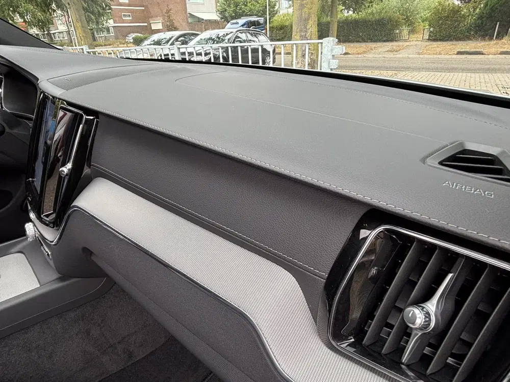Volvo XC60 T6 Recharge AWD Ultimate Dark Pano 360 Hea uit 2023, foto 15