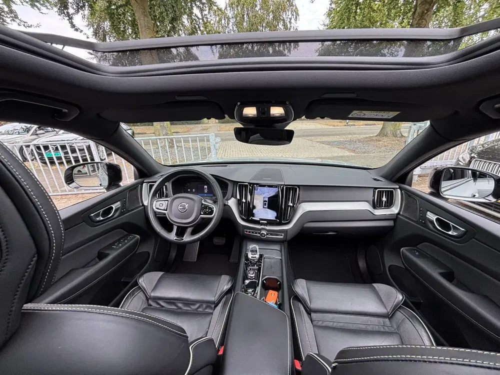 Volvo XC60 T6 Recharge AWD Ultimate Dark Pano 360 Hea uit 2023, foto 3