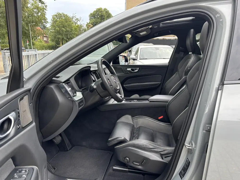 Volvo XC60 T6 Recharge AWD Ultimate Dark Pano 360 Hea uit 2023, foto 5
