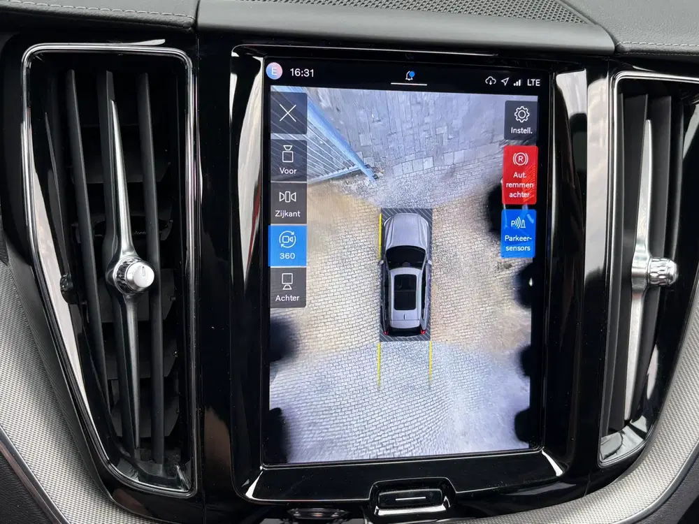 Volvo XC60 T6 Recharge AWD Ultimate Dark Pano 360 Hea uit 2023, foto 7