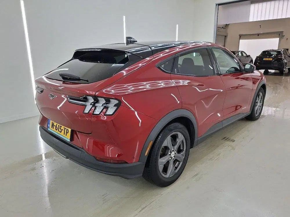 Ford Mustang Mach-E RWD 75 kWh uit 2021, foto 4