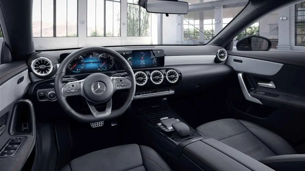 Mercedes-Benz CLA 180 AMG Line uit 2023, foto 5