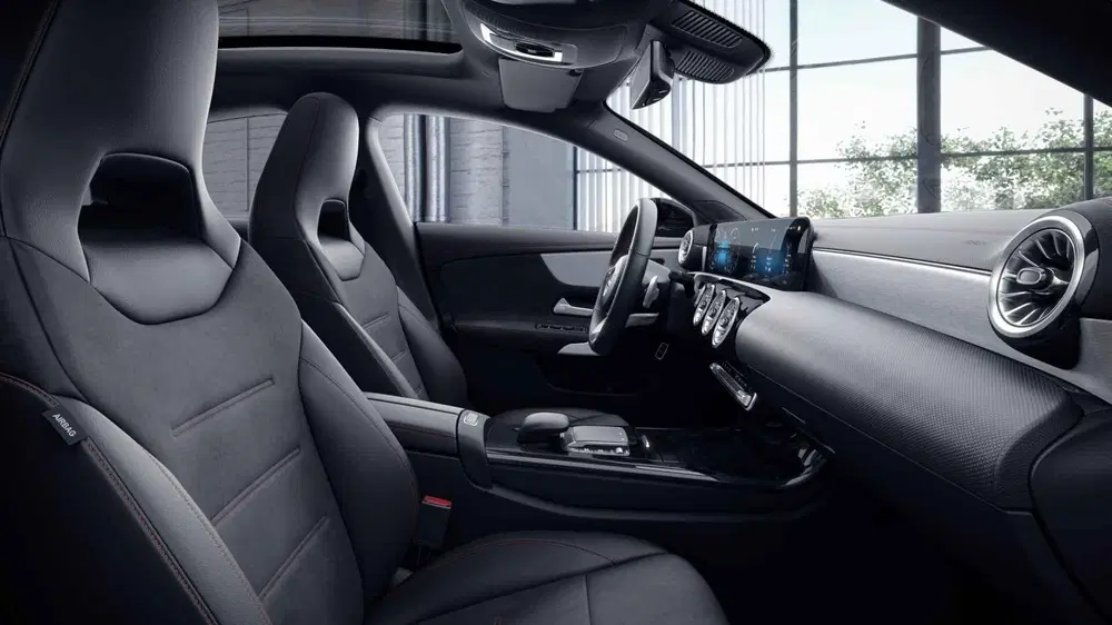 Mercedes-Benz CLA 180 AMG Line uit 2023, foto 6
