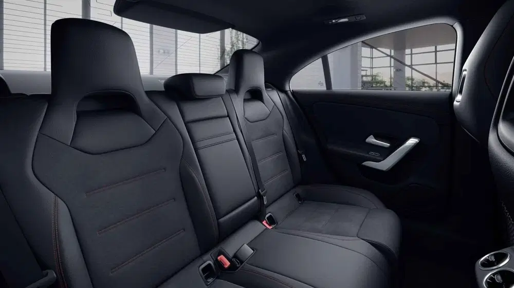 Mercedes-Benz CLA 180 AMG Line uit 2023, foto 7