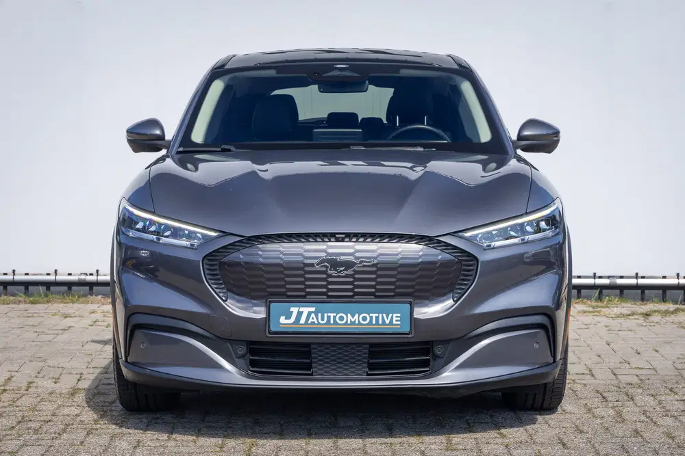 Ford Mustang Mach-E Extended RWD 98 kWh soh95% panoramadak uit 2021, foto 2