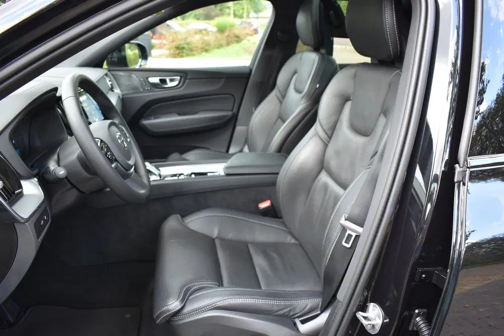 Volvo XC60 2.0 T6 Plug-in hybrid AWD Ultimate Black E uit 2024, foto 10