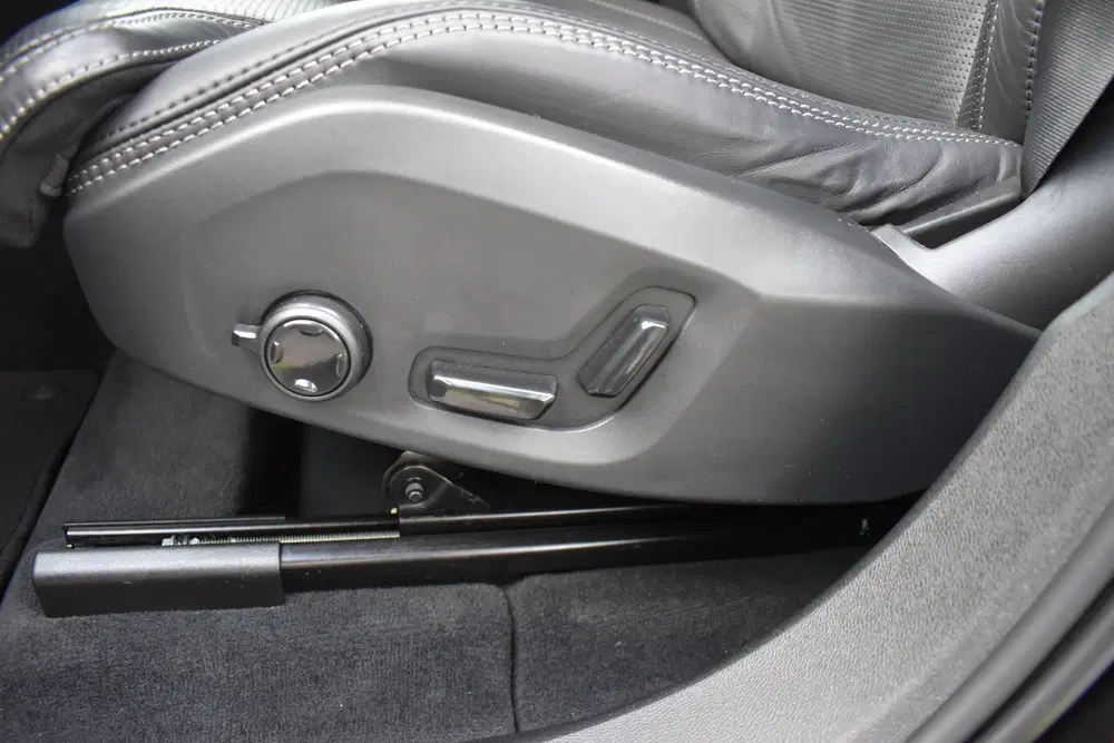 Volvo XC60 2.0 T6 Plug-in hybrid AWD Ultimate Black E uit 2024, foto 13