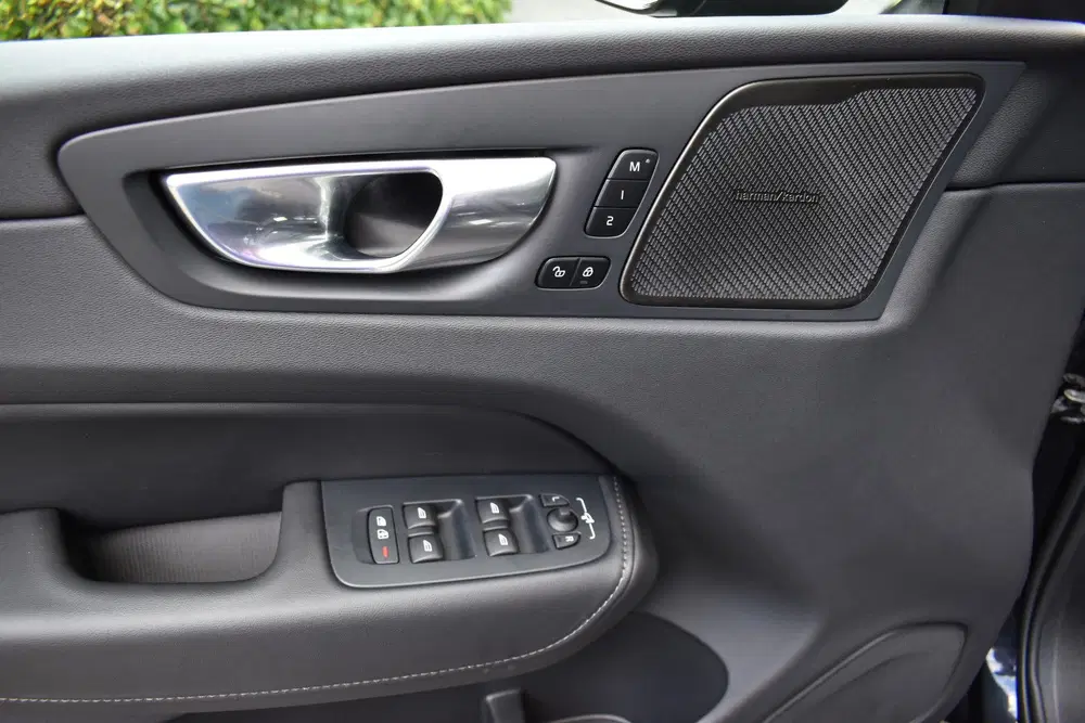 Volvo XC60 2.0 T6 Plug-in hybrid AWD Ultimate Black E uit 2024, foto 15