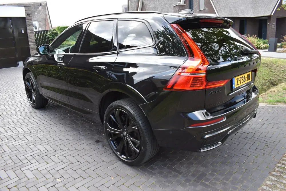Volvo XC60 2.0 T6 Plug-in hybrid AWD Ultimate Black E uit 2024, foto 3