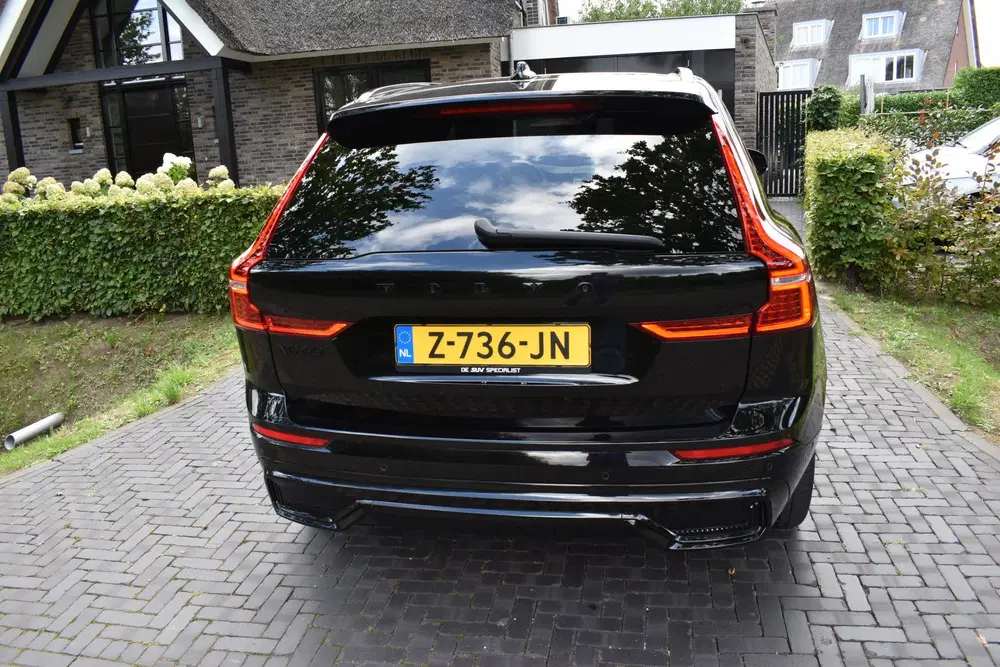Volvo XC60 2.0 T6 Plug-in hybrid AWD Ultimate Black E uit 2024, foto 4