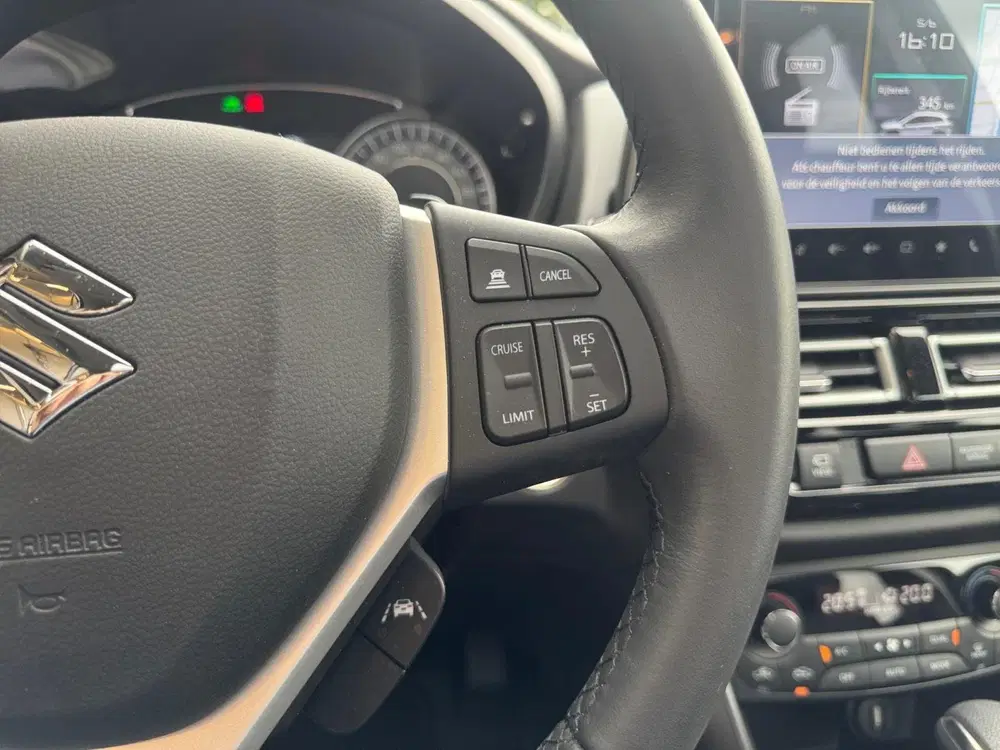 Suzuki S-Cross 1.5 Hybrid Style uit 2024, foto 14