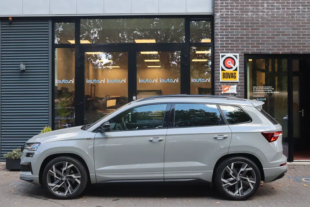 Skoda Karoq 1.5 TSI ACT DSG Sportline Pano uit 2023, foto 3