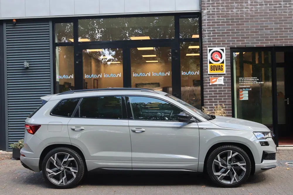 Skoda Karoq 1.5 TSI ACT DSG Sportline Pano uit 2023, foto 4