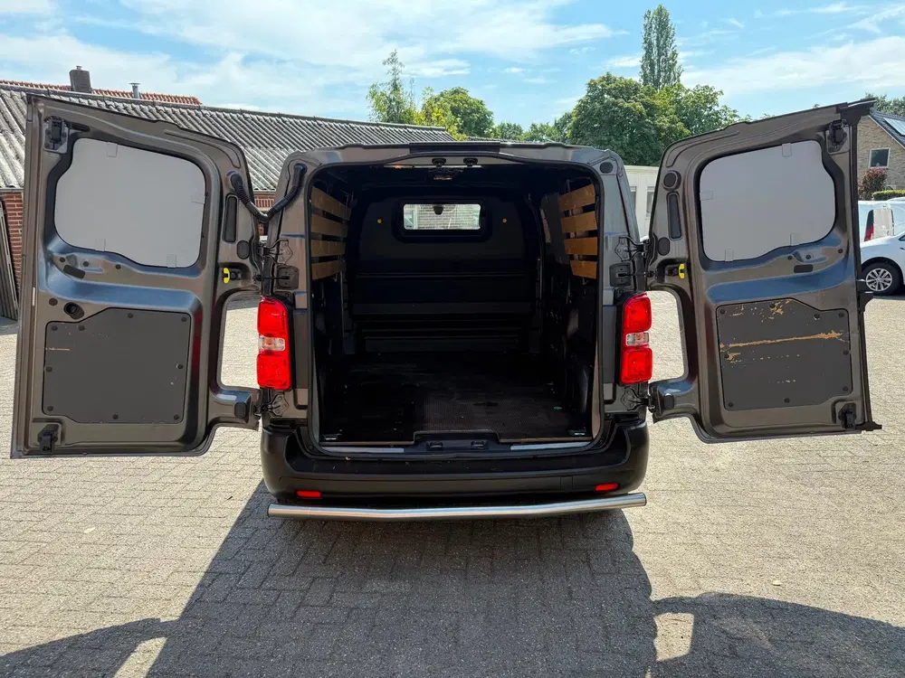 Peugeot Expert 2.0 BlueHDI L2 145pk automaat Camera CarPl uit 2022, foto 4