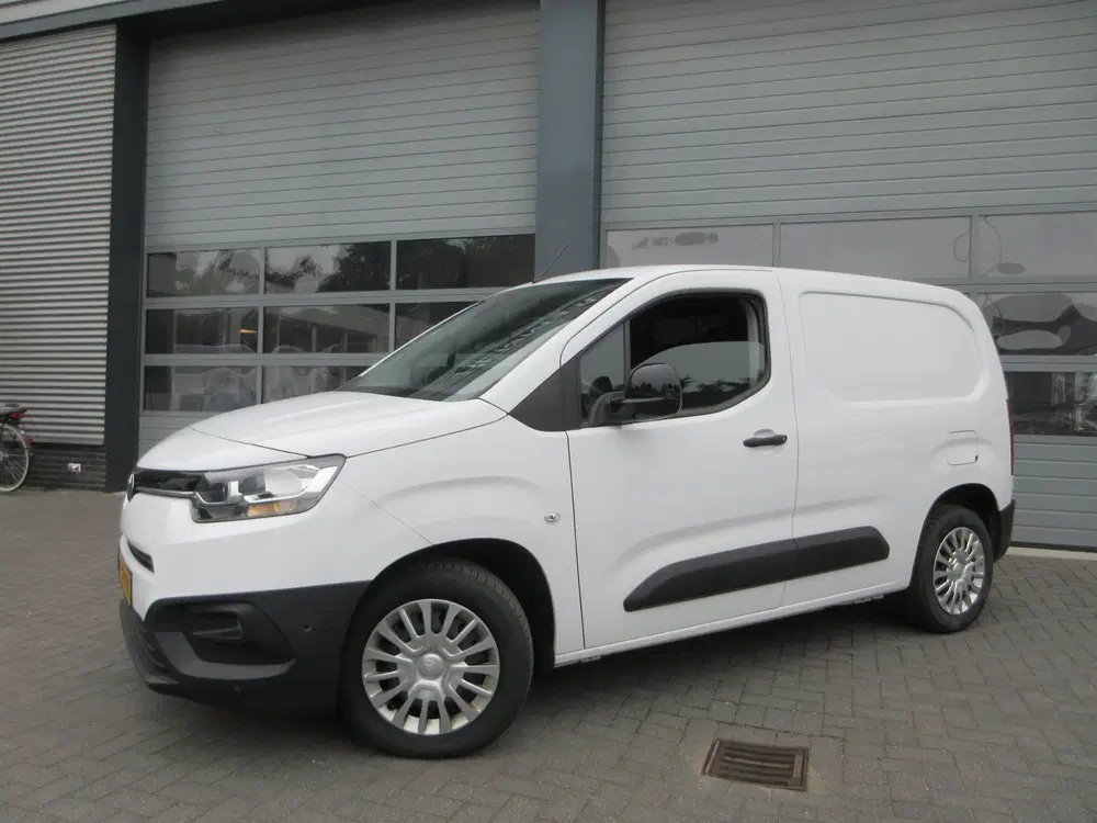 Toyota Proace City 1.5 D-4D Live uit 2023, foto 2