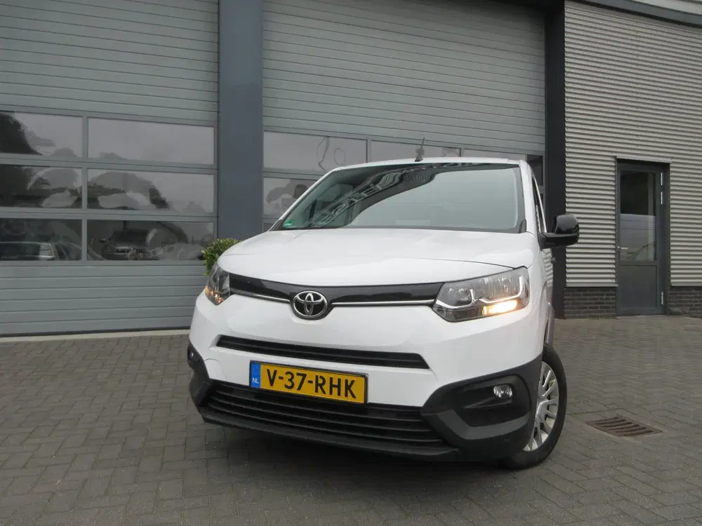 Toyota Proace City 1.5 D-4D Live uit 2023, foto 3