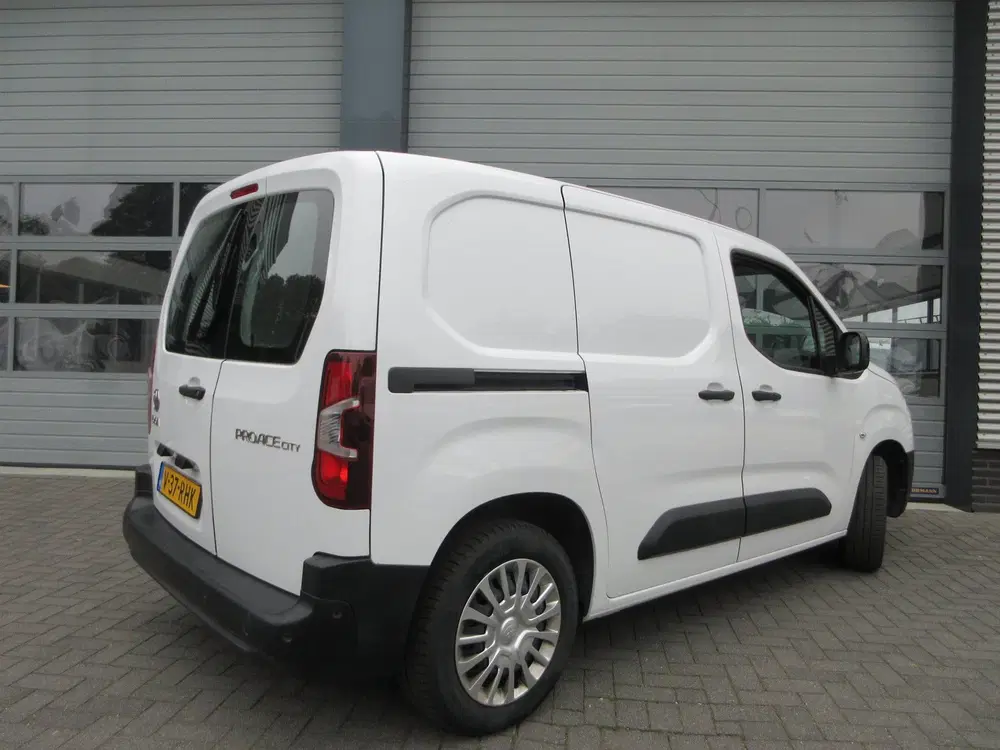 Toyota Proace City 1.5 D-4D Live uit 2023, foto 4
