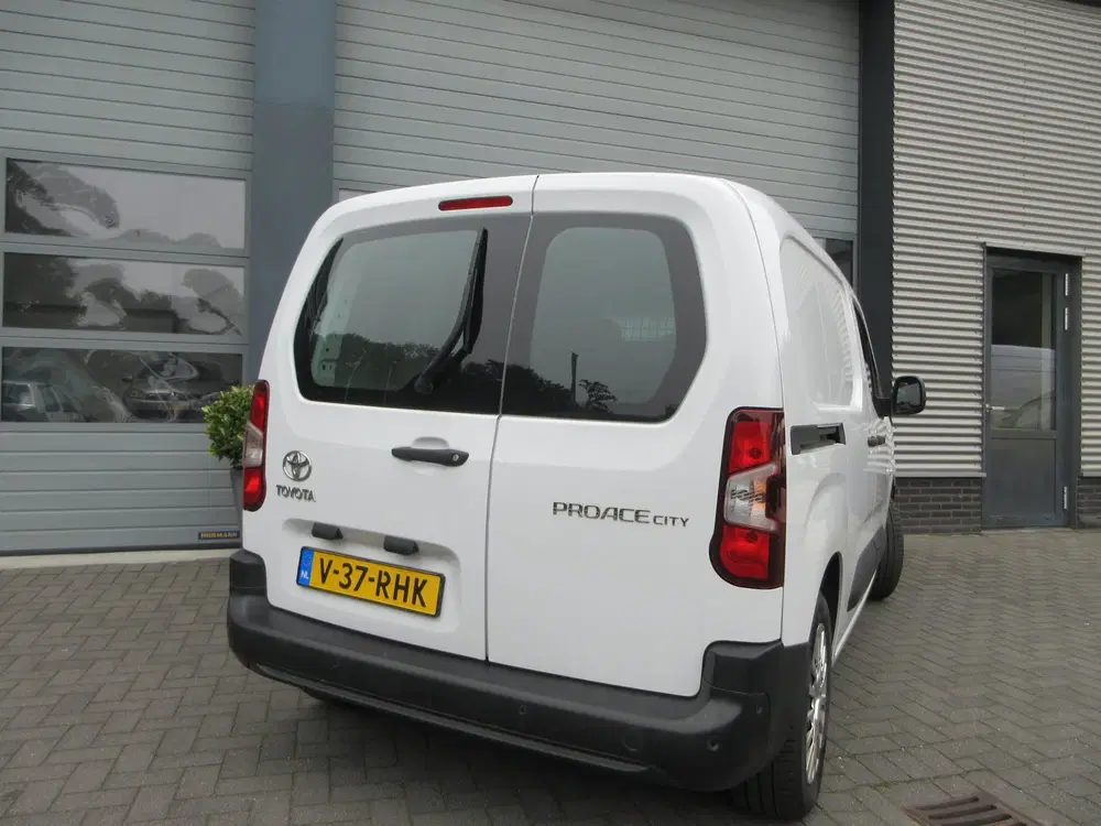 Toyota Proace City 1.5 D-4D Live uit 2023, foto 5
