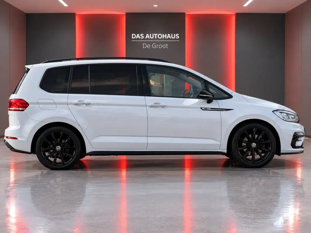 Volkswagen Touran 1.5 TSI 150pk DSG R-Line Black Style 7p. uit 2020, foto 5