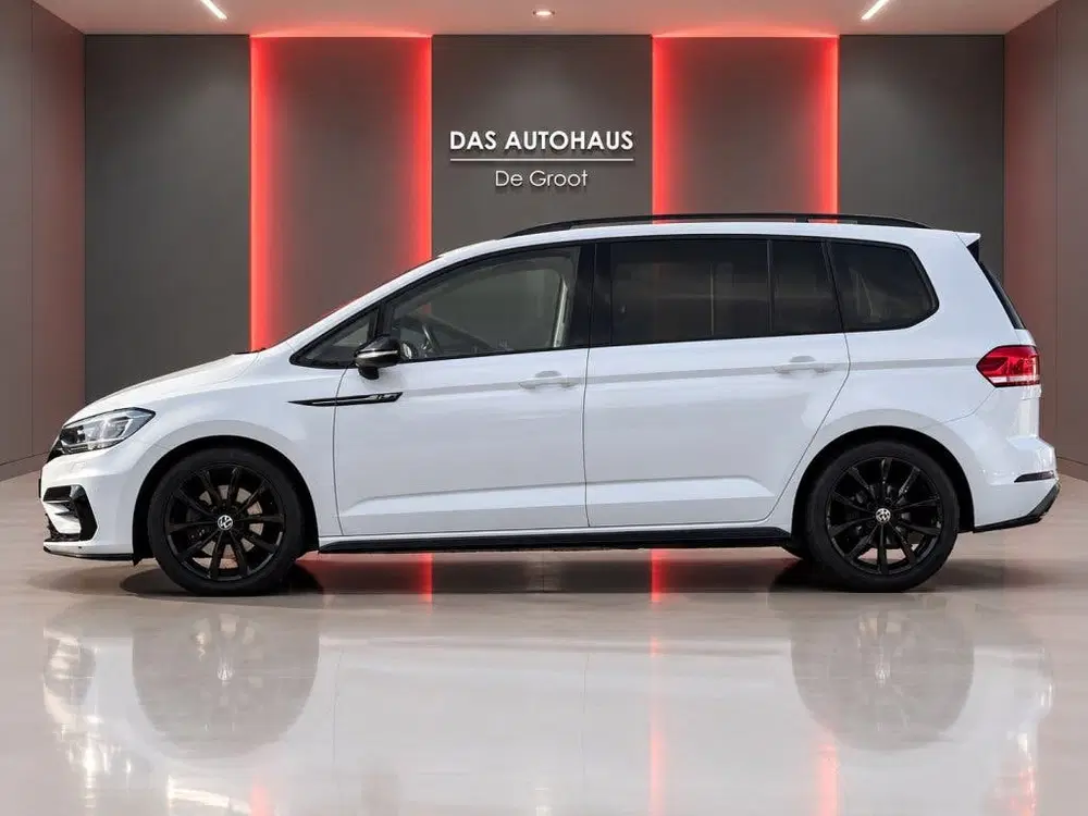 Volkswagen Touran 1.5 TSI 150pk DSG R-Line Black Style 7p. uit 2020, foto 6