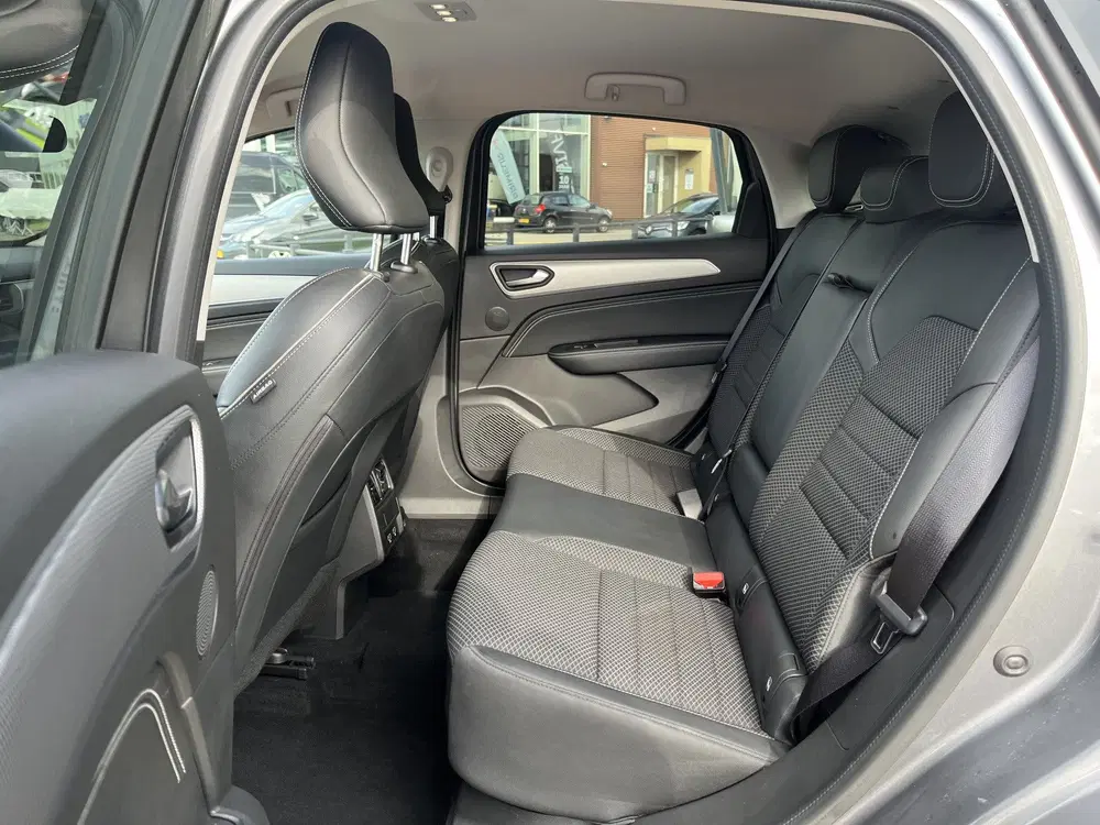 Renault Arkana 1.6 E-Tech Hybrid 145PK Intens uit 2022, foto 14