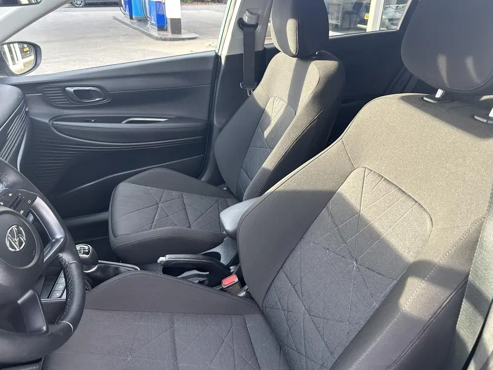 Hyundai BAYON 1.0 T-GDI Premium uit 2024, foto 14