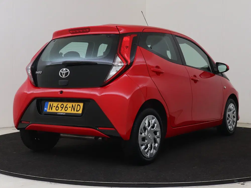 Toyota Aygo 1.0 VVT-i x-play uit 2021, foto 2