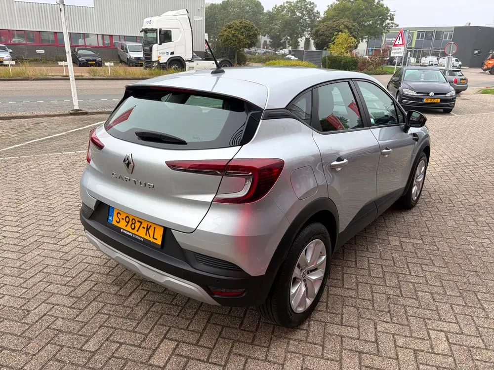 Renault Captur 1.0 TCe 90 evolution uit 2023, foto 2