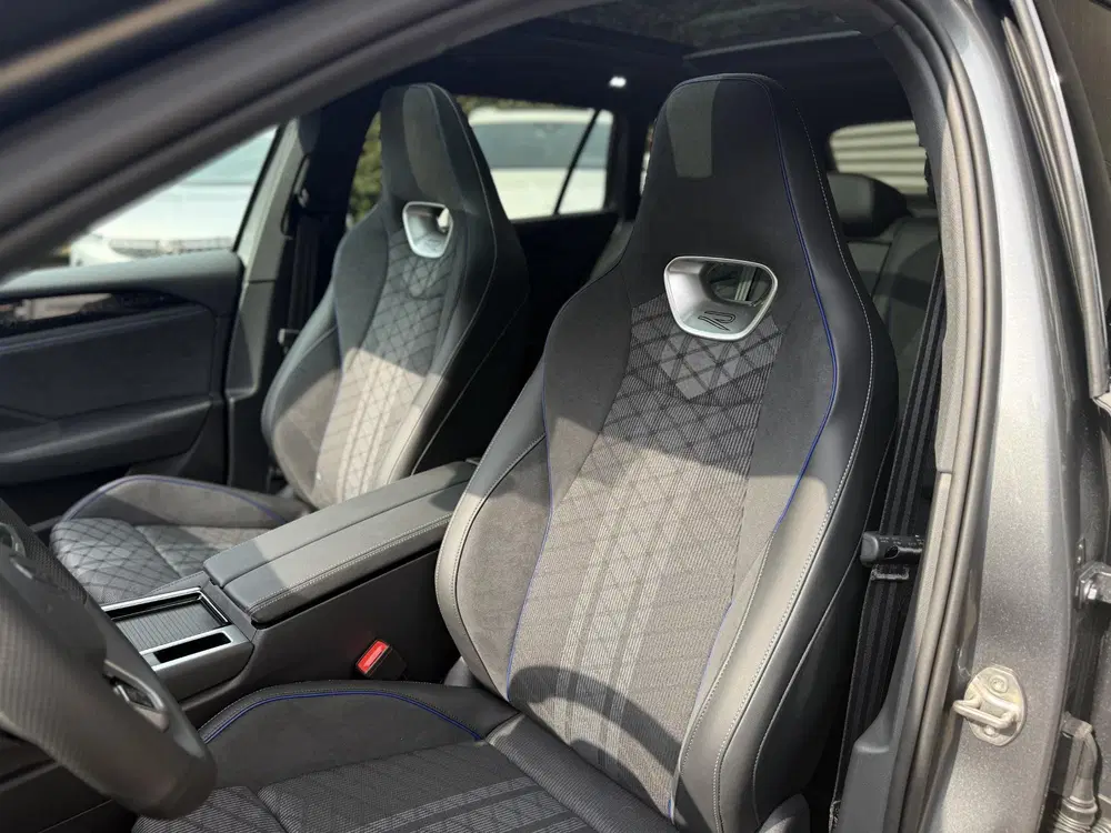 Volkswagen Passat 1.5 eHybrid R-Line Edition 272PK l uit 2026, foto 4
