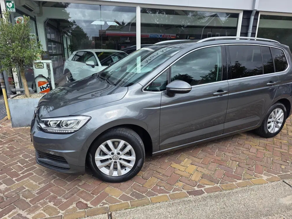 Volkswagen Touran 1.5 TSI Highline Business R 7persoons uit 2019, foto 3
