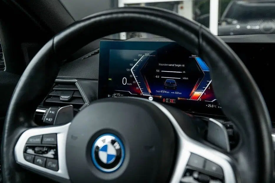 BMW 3-serie 3 Serie 330 330e Touring M Sport uit 2024, foto 2