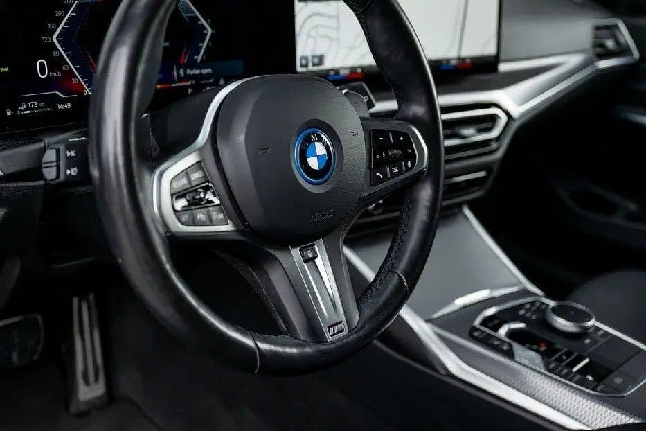 BMW 3-serie 3 Serie 330 330e Touring M Sport uit 2024, foto 5