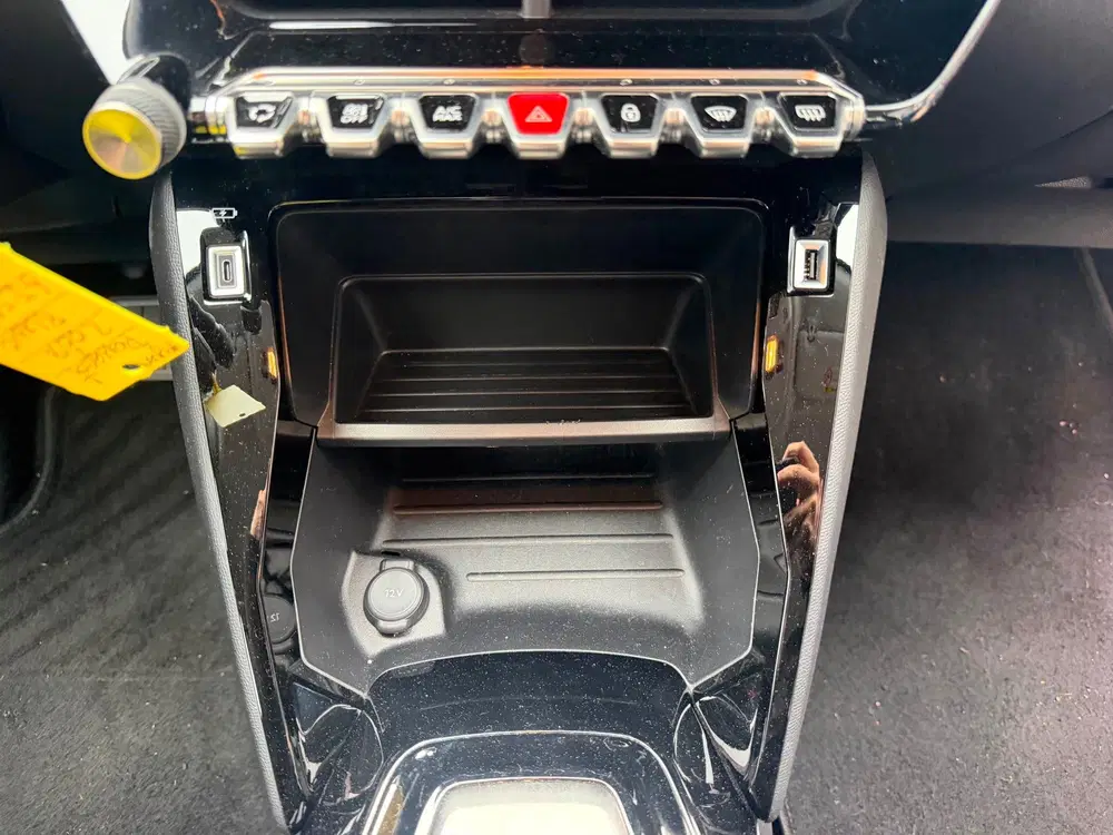 Peugeot 2008 1.2 PureTech Active Pack Airco Lmv Cruise uit 2022, foto 12