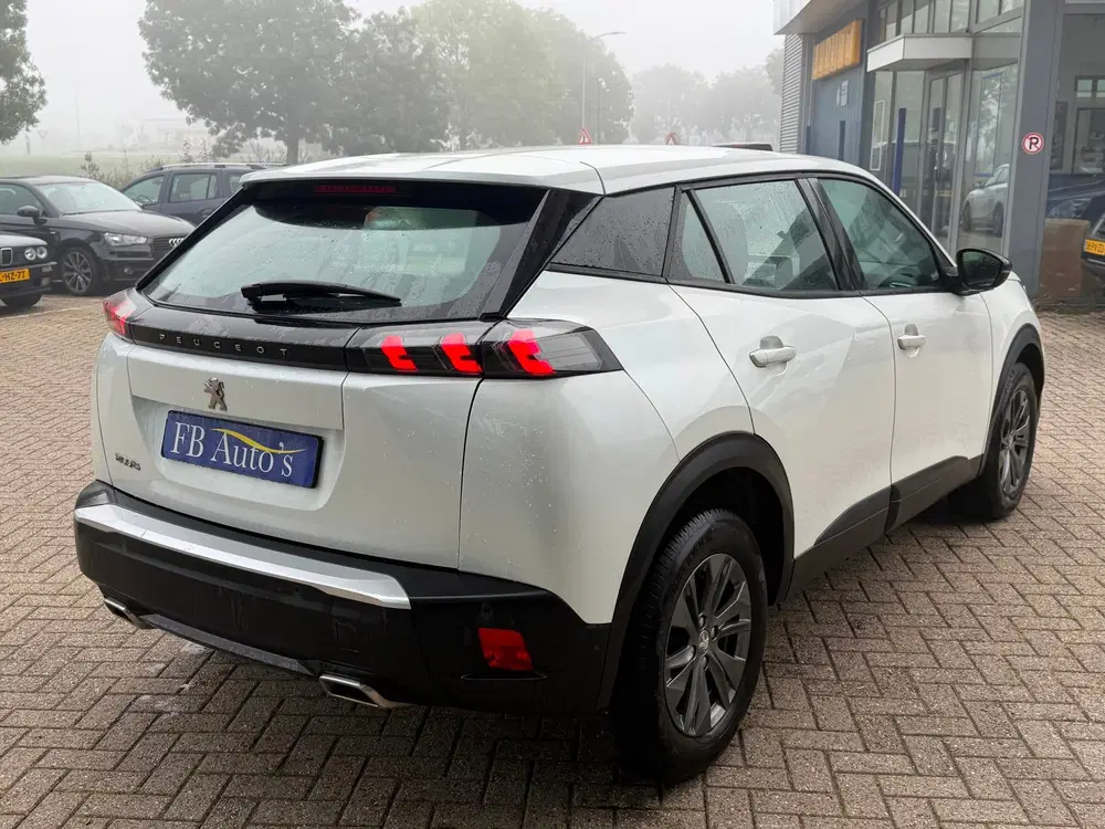 Peugeot 2008 1.2 PureTech Active Pack Airco Lmv Cruise uit 2022, foto 9