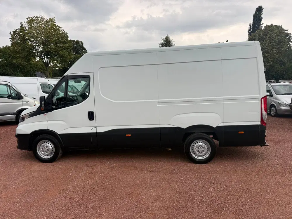 Iveco Daily 35S16V 2.3 160PK L2H2 3.5T trekgewicht uit 2020, foto 2