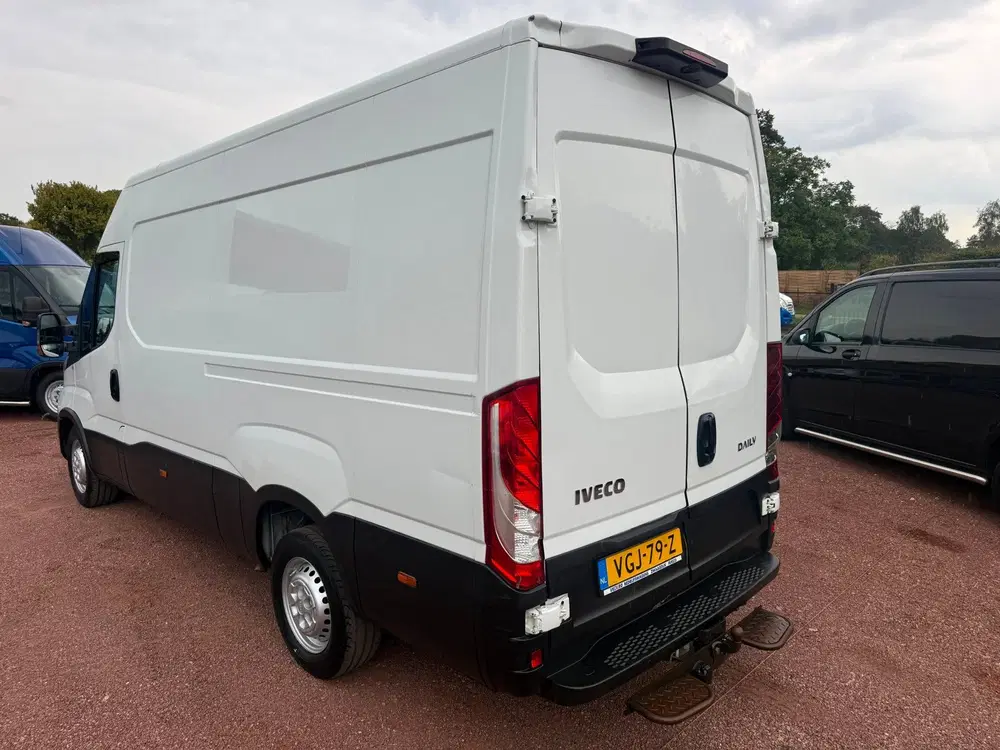 Iveco Daily 35S16V 2.3 160PK L2H2 3.5T trekgewicht uit 2020, foto 3