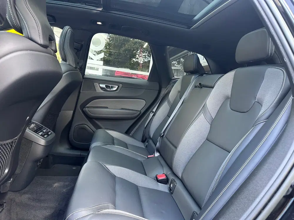 Volvo XC60 B5 Ultimate Dark ORG NL uit 2023, foto 14