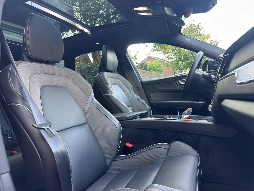Volvo XC60 B5 Ultimate Dark ORG NL uit 2023, foto 15