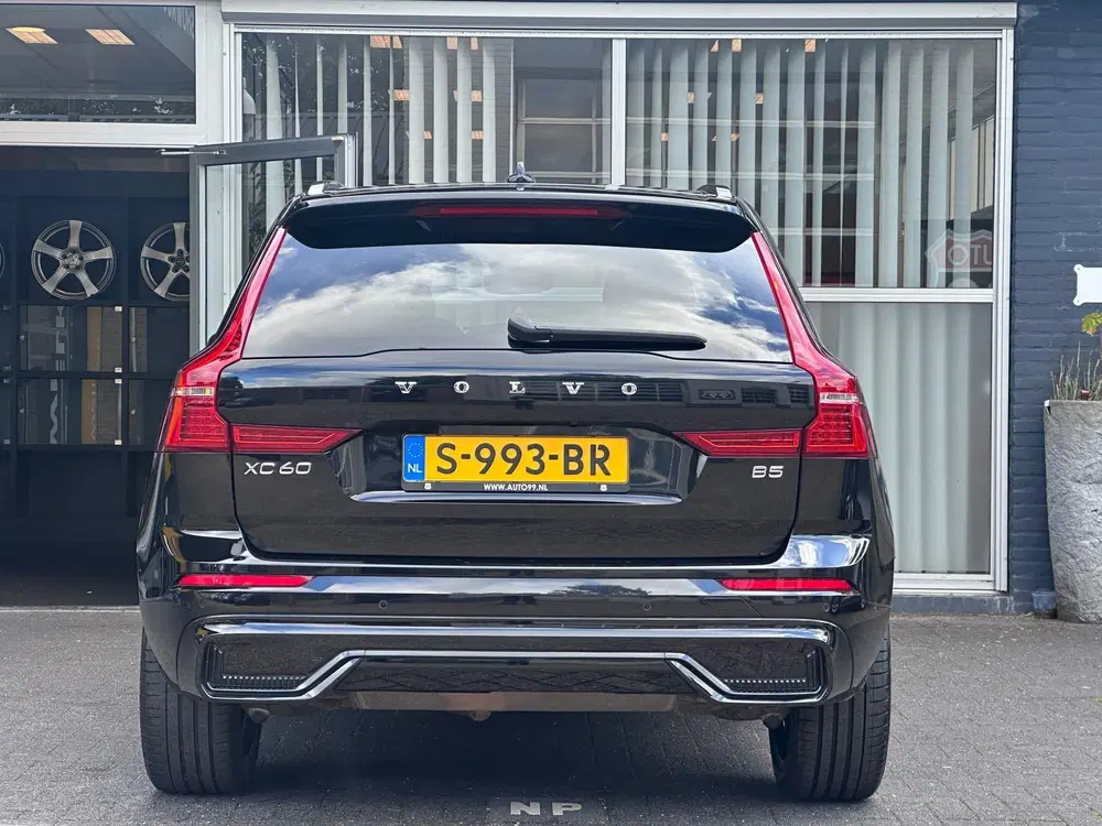 Volvo XC60 B5 Ultimate Dark ORG NL uit 2023, foto 4