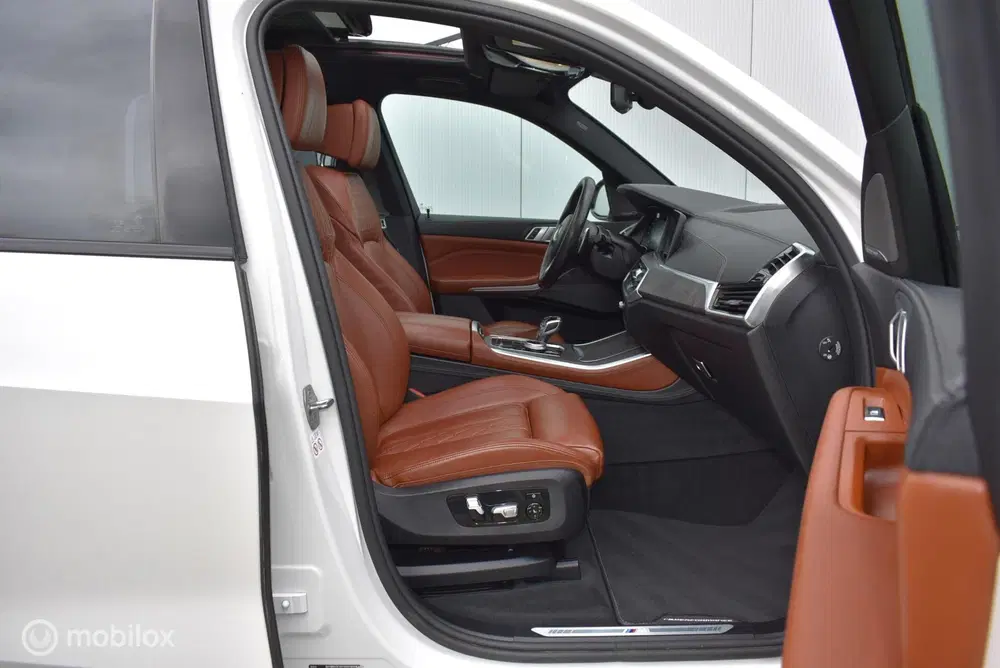 BMW X5 xDrive40i M-Performance Mineralweiß Pano N uit 2019, foto 6