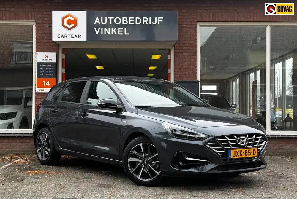 Hyundai i30 1.5 T-GDi MHEV Premium*Carplay*Navi*StoelV uit 2024