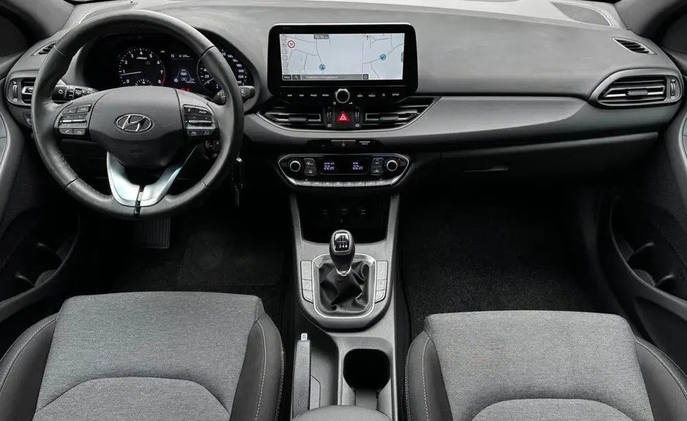 Hyundai i30 1.5 T-GDi MHEV Premium*Carplay*Navi*StoelV uit 2024, foto 2