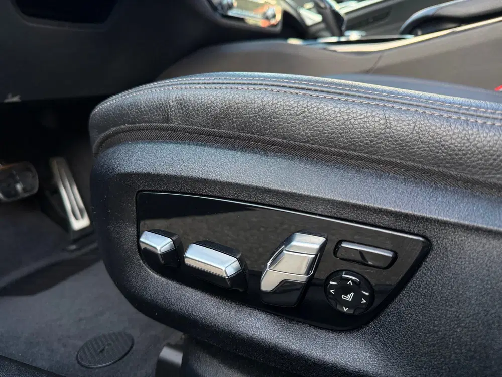 BMW 5-serie 530i HYBRID 2021 HIGH-EXE M-EDITION PANO uit 2021, foto 13