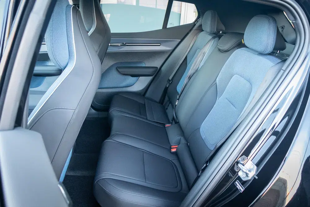 Volvo EX30 P5 Long Range Ultra Black Edition 69 kWh E uit 2026, foto 10