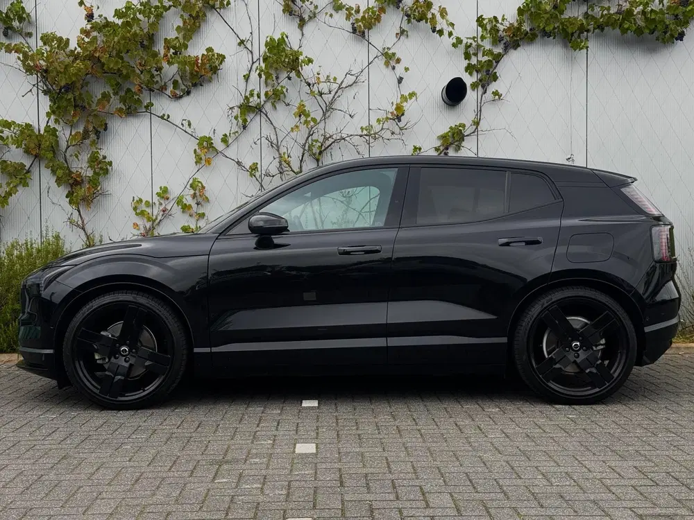 Volvo EX30 P5 Long Range Ultra Black Edition 69 kWh E uit 2026, foto 5