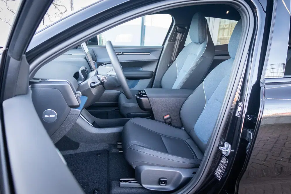 Volvo EX30 P5 Long Range Ultra Black Edition 69 kWh E uit 2026, foto 7