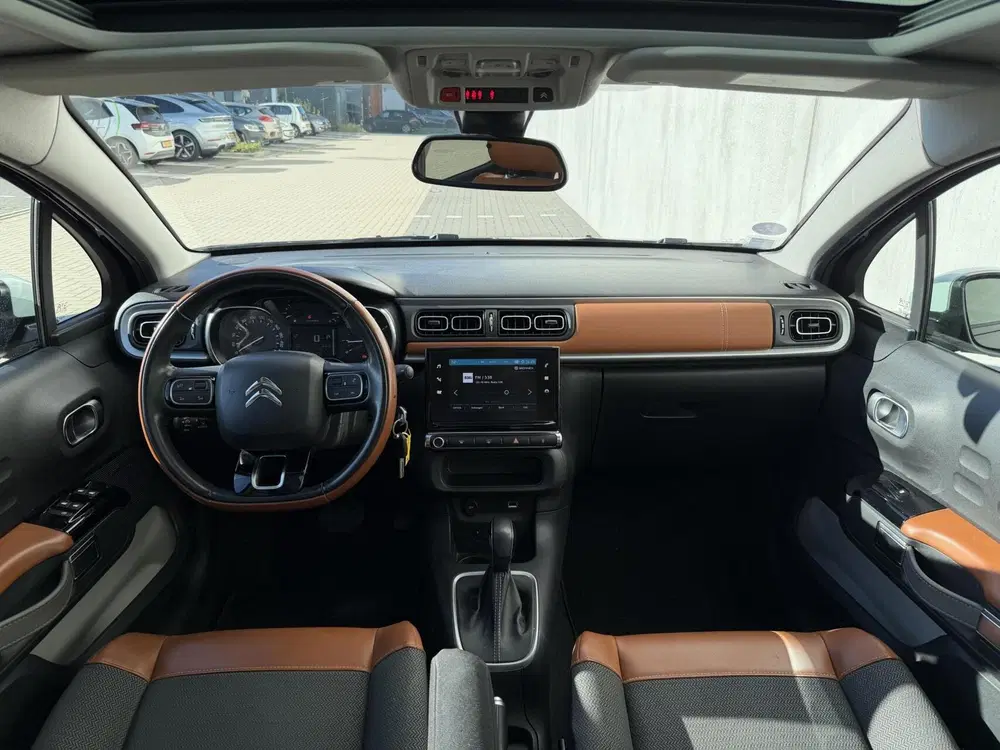 Citroën C3 Citroen C3 1.2 PureTech Shine uit 2020, foto 2