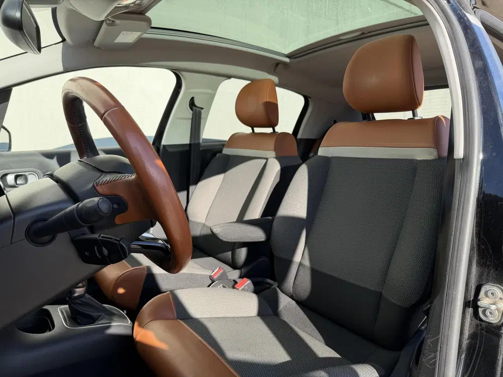 Citroën C3 Citroen C3 1.2 PureTech Shine uit 2020, foto 3