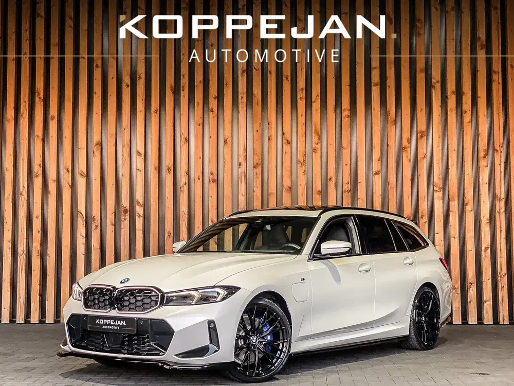 BMW 3-serie 3 Serie Touring 330e 292PK xDrive High Exe uit 2023
